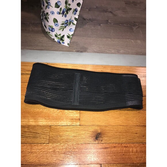 Back brace - Picture 2 of 3